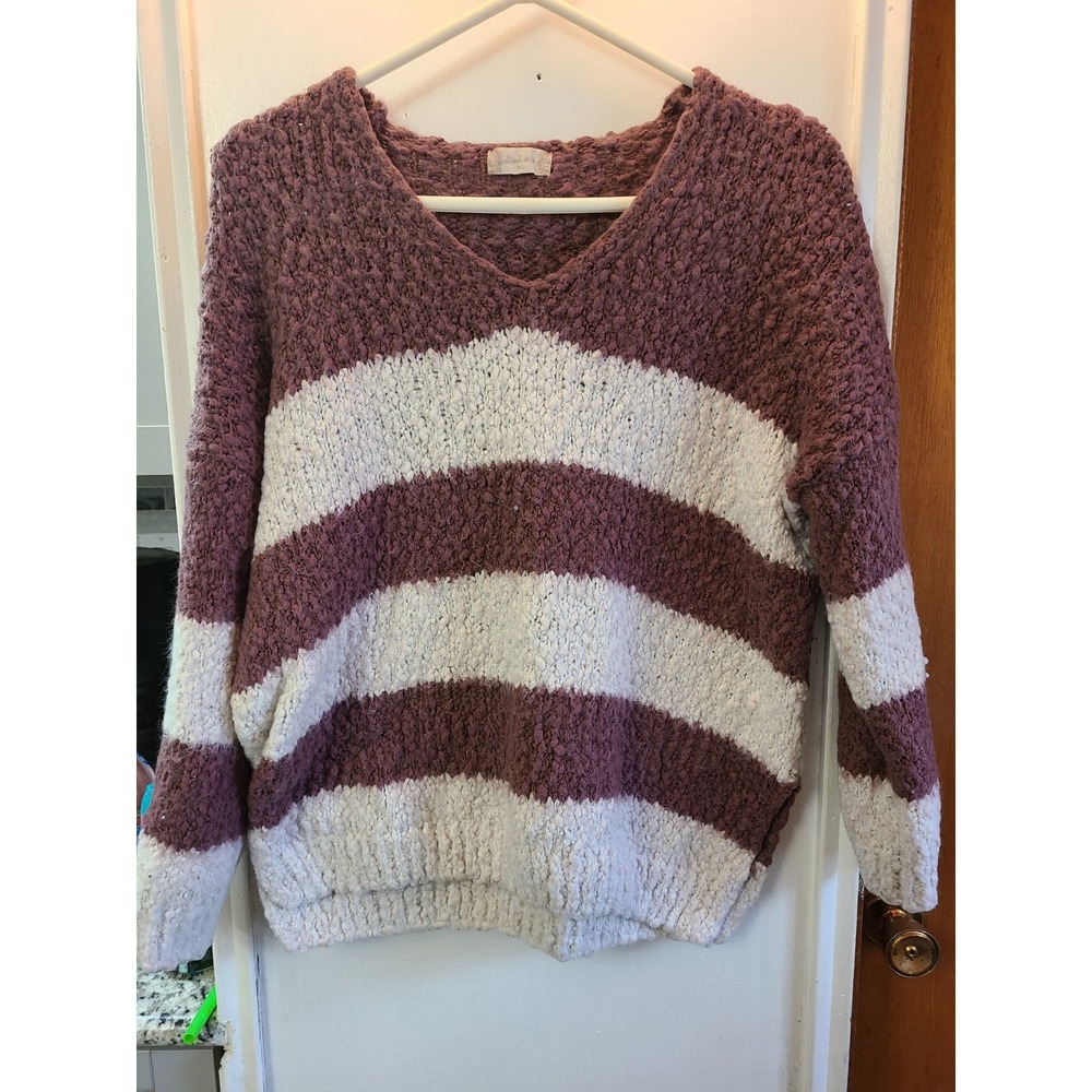 Altar'd State textured mauve and white V-neck pullover sweater. Size M/lL